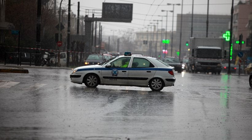 Καταιγίδα στην Αττική: Διεκόπη η κυκλοφορία στην Πειραιώς